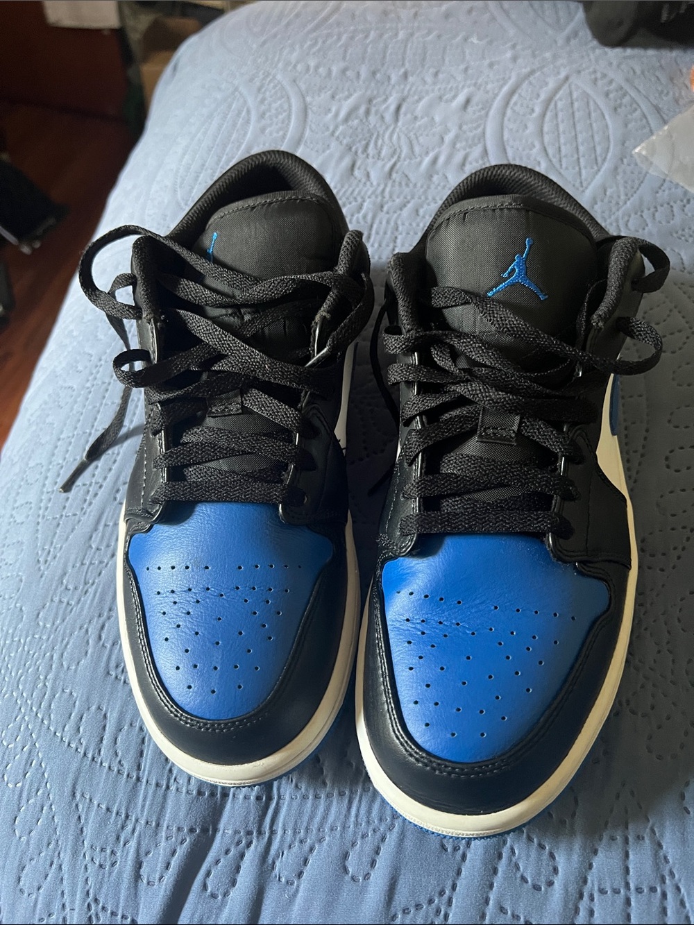Men Royal blue and Black Jordan, Size 9 In good condition.